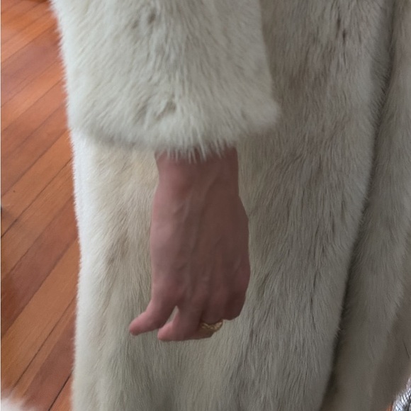 White mink coat - Picture 5 of 7